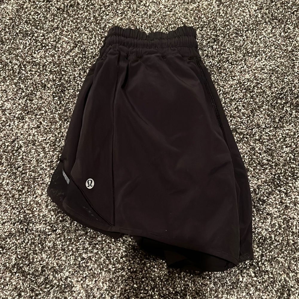 Lululemon Hotty Hot Low Rise Lined 4” Shorts